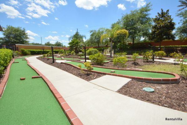 Mini golf in Solana Resort