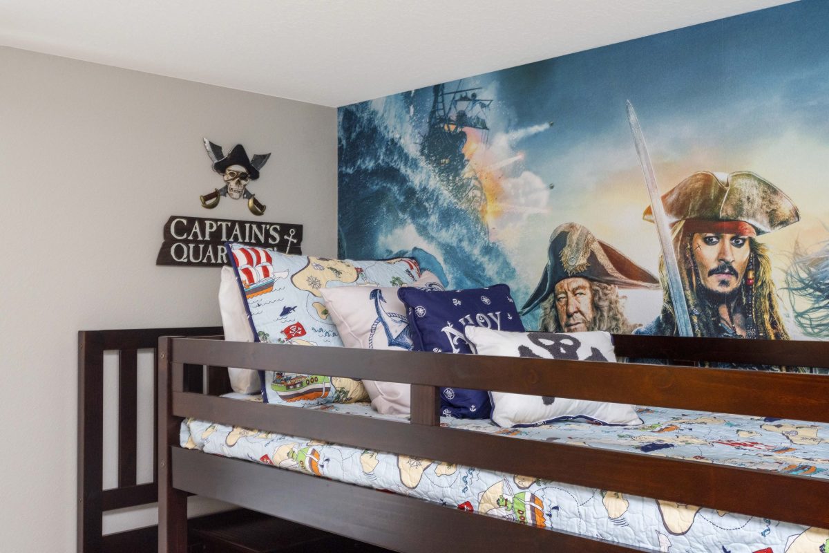 Stay in Luxury Pirates bedroom