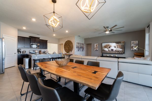 7592OakMoss platinum villa dining