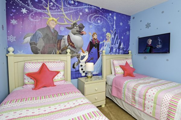 Frozen themed kids twin bedroom