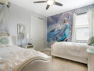 Frozen themed kids twin bedroom