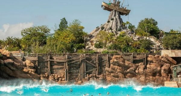 Typhoon Lagoon wave pool