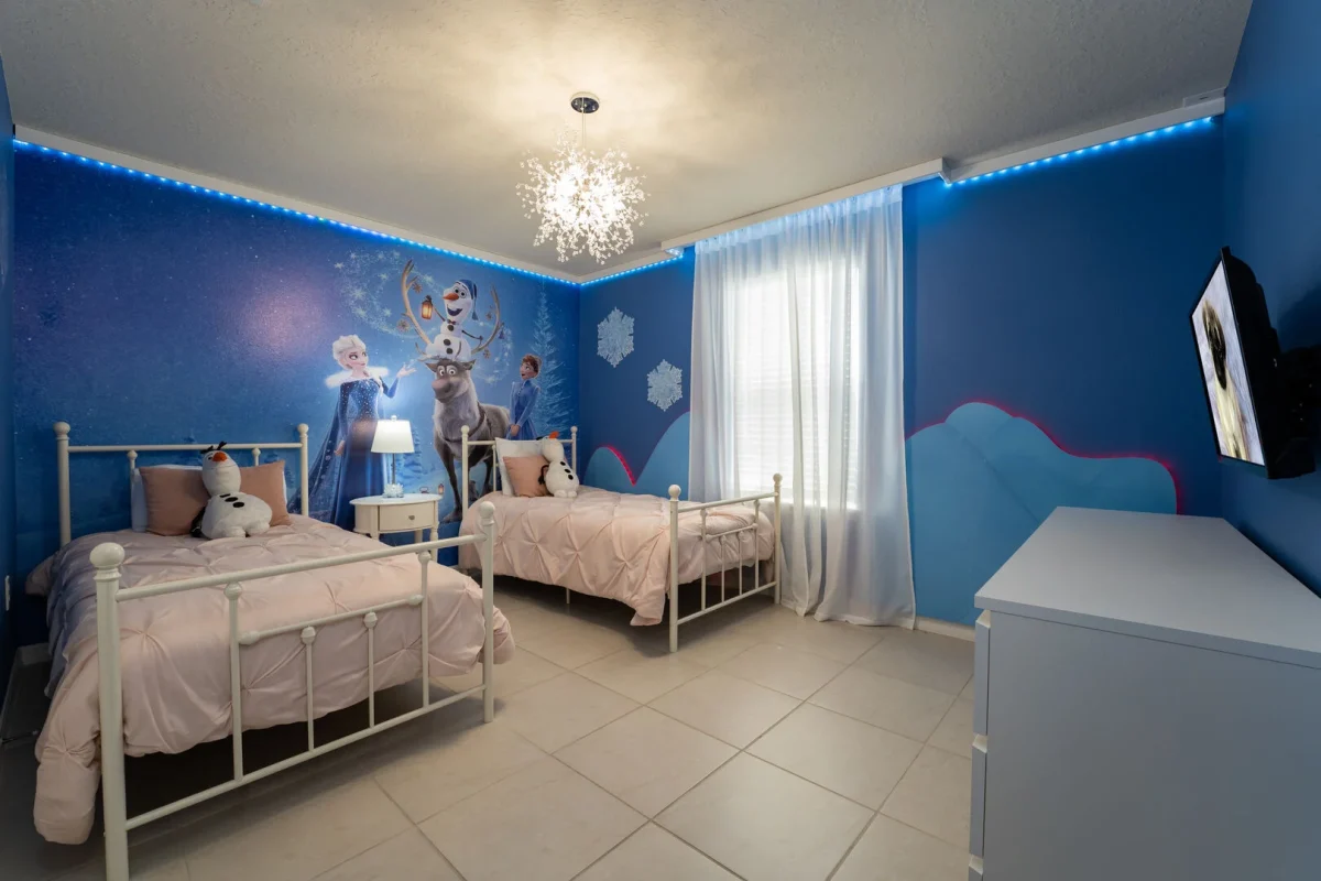 Frozen themed bedroom. 