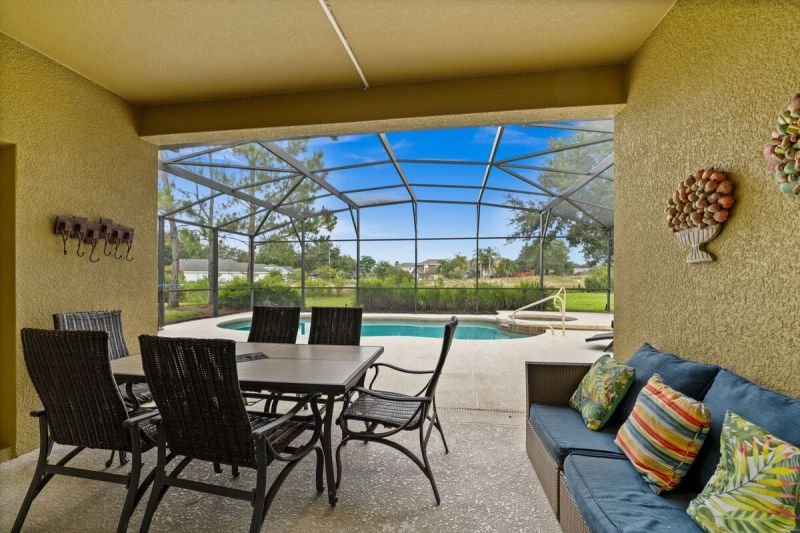 Pool area in 4167OAK