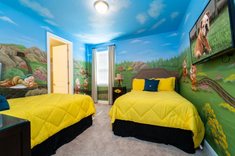 Snow white themed bedroom in a vacation rental near Disney managed by Orlando rent a villa. 