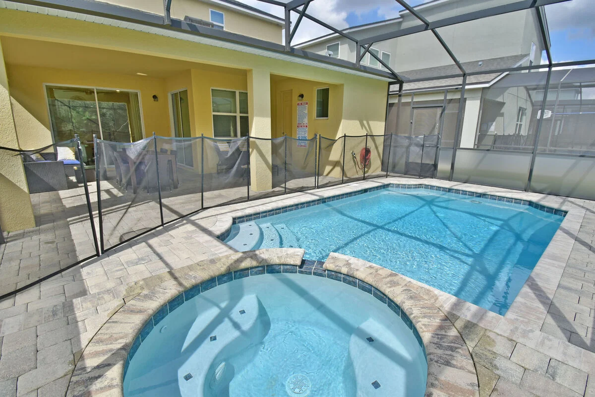 Private screened pool and spa with safety fence at S1949TPC - Tropical Delight.
