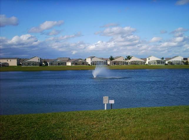 Hampton Lakes lake